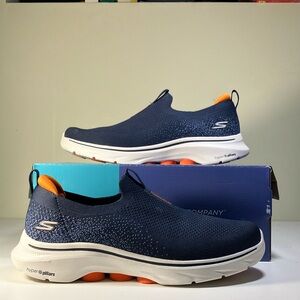 Size 10 - Skechers Go Walk 7 Sneakers